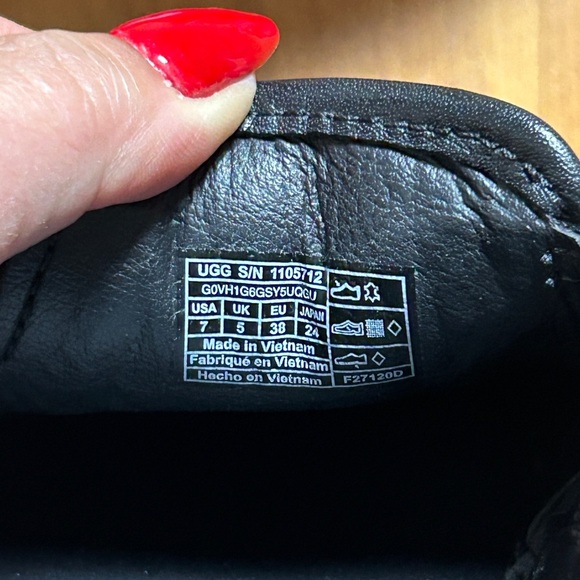 UGG Women’s Black Leather Moccasins with White Soles Size 7 - Picture 10 of 13